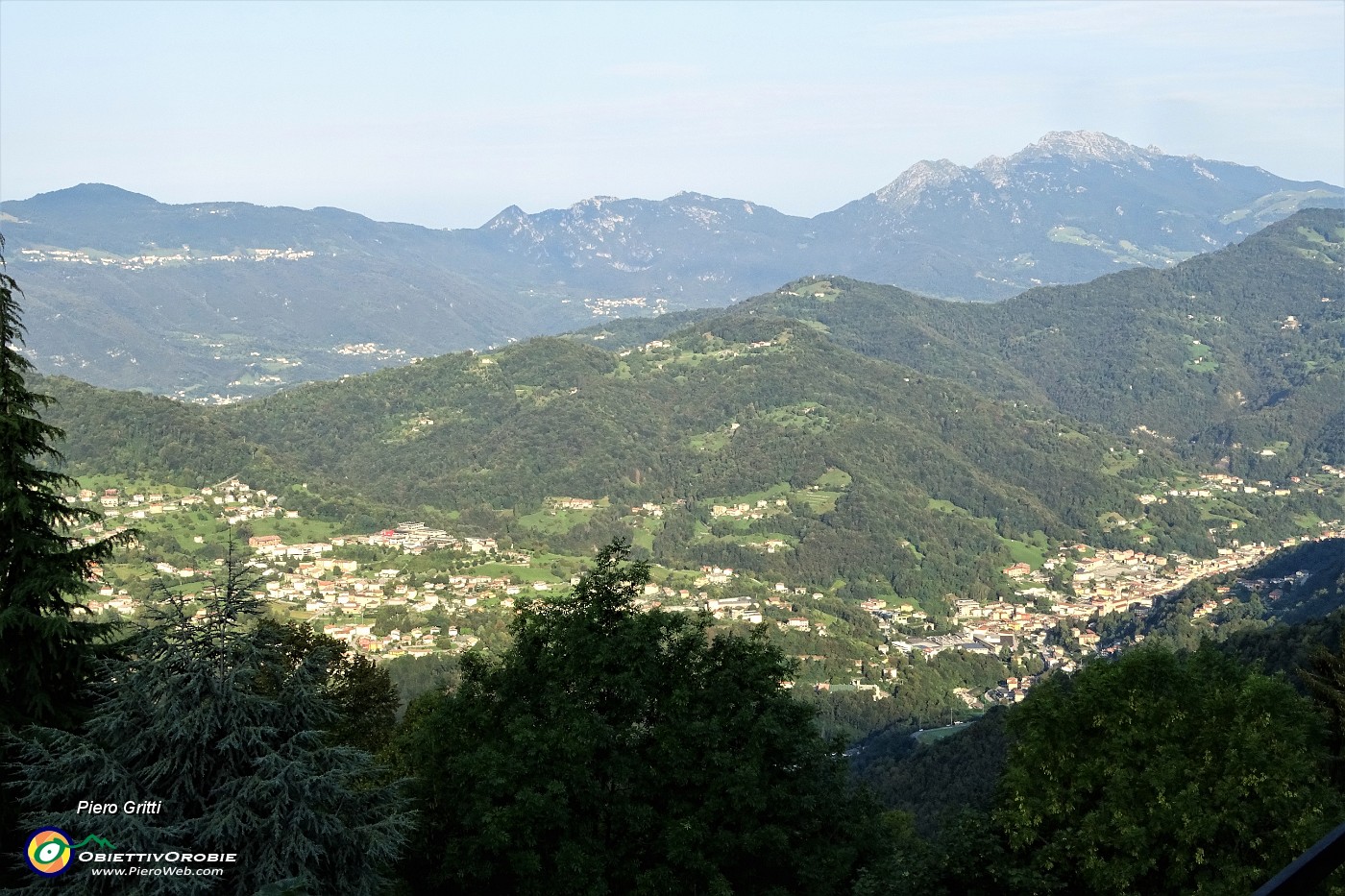 12 Vista sulla Val Brembilla.JPG